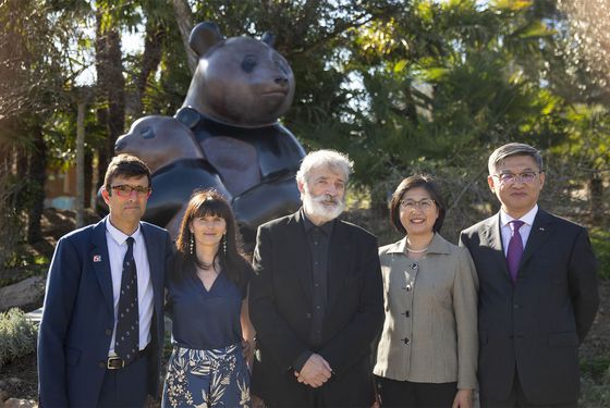 Rodolphe et Sophie Delord, l’artiste Michel BASSOMPIERRE et de nombreux officiels - ZooParc de Beauval